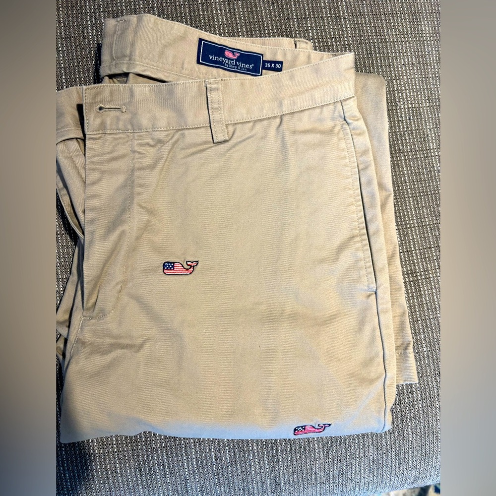 Men’s 35x30 vineyard vine khaki pants